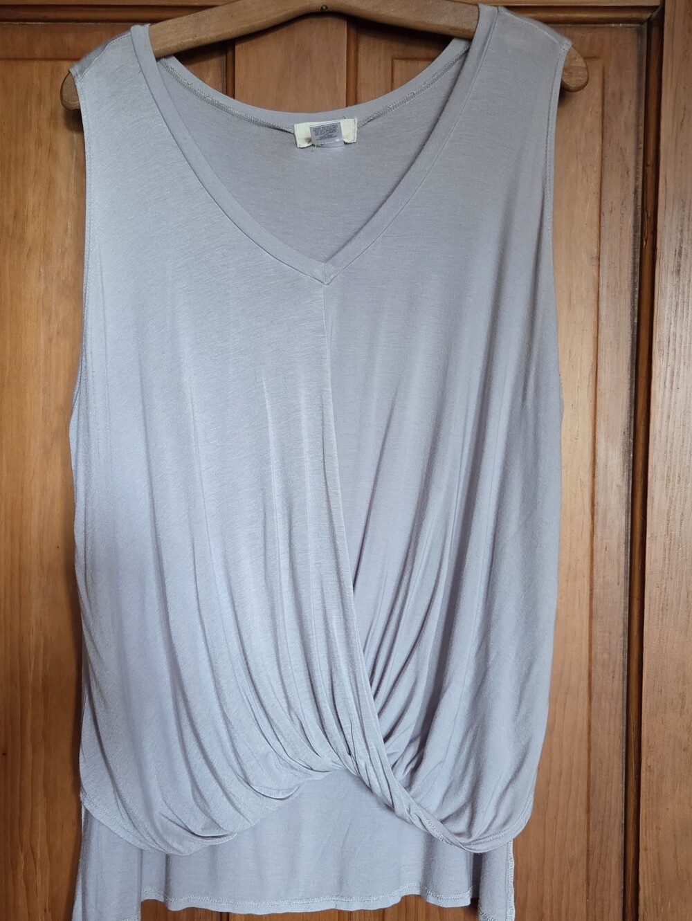 Sleeveless Twist-Front V-Neck Tank Top - Light Gray
